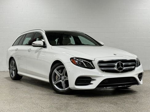Used 2017 Mercedes-Benz E 400 4MATIC Wagon image 4