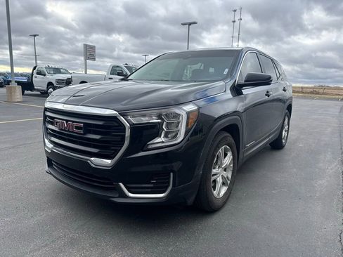 Used 2024 GMC Terrain SLE image 2