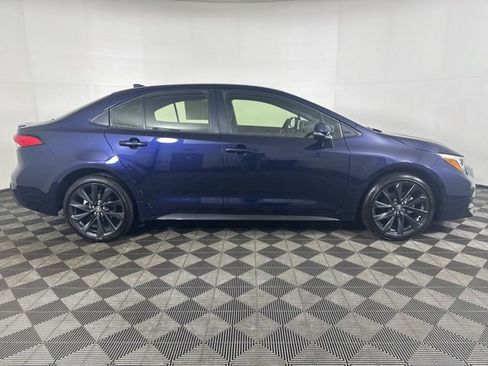 Used 2025 Toyota Corolla SE image 2