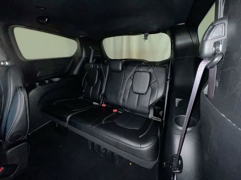 Used 2025 Chrysler Pacifica Select image 22