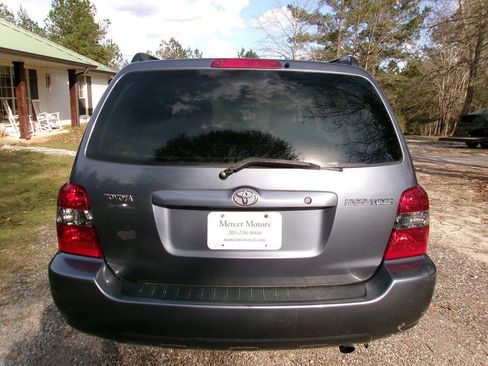 Used 2005 Toyota Highlander 2WD image 2