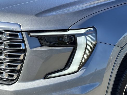 Used 2025 GMC Acadia Denali w/ Super Cruise Package image 6