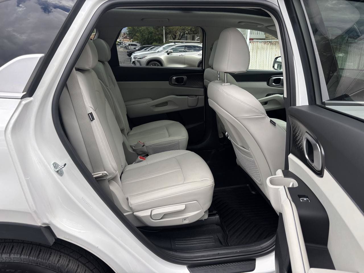 Used 2025 Kia Sorento EX w/ EX Panoramic Sunroof Package AWD/4WD image 23