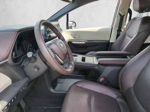 Certified 2024 Toyota Sienna Platinum AWD/4WD image 17