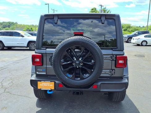 Used 2023 Jeep Wrangler Unlimited Sahara w/ Cold Weather Group AWD/4WD image 6