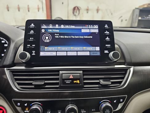 Used 2018 Honda Accord Touring image 22