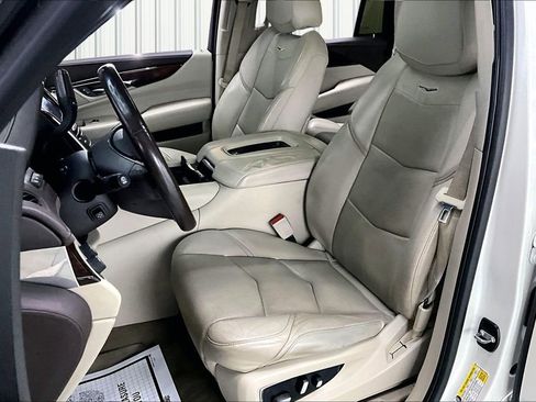 Used 2015 Cadillac Escalade Luxury image 21