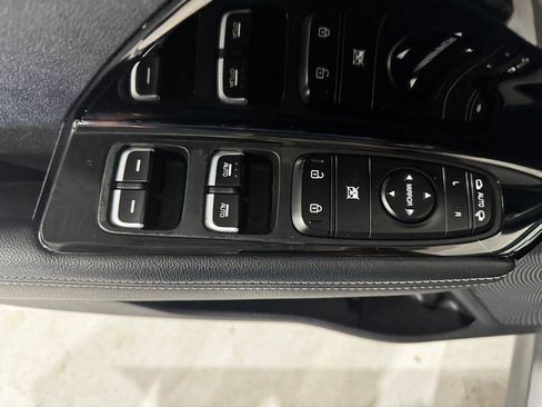 Used 2022 Kia Niro EX FWD image 16