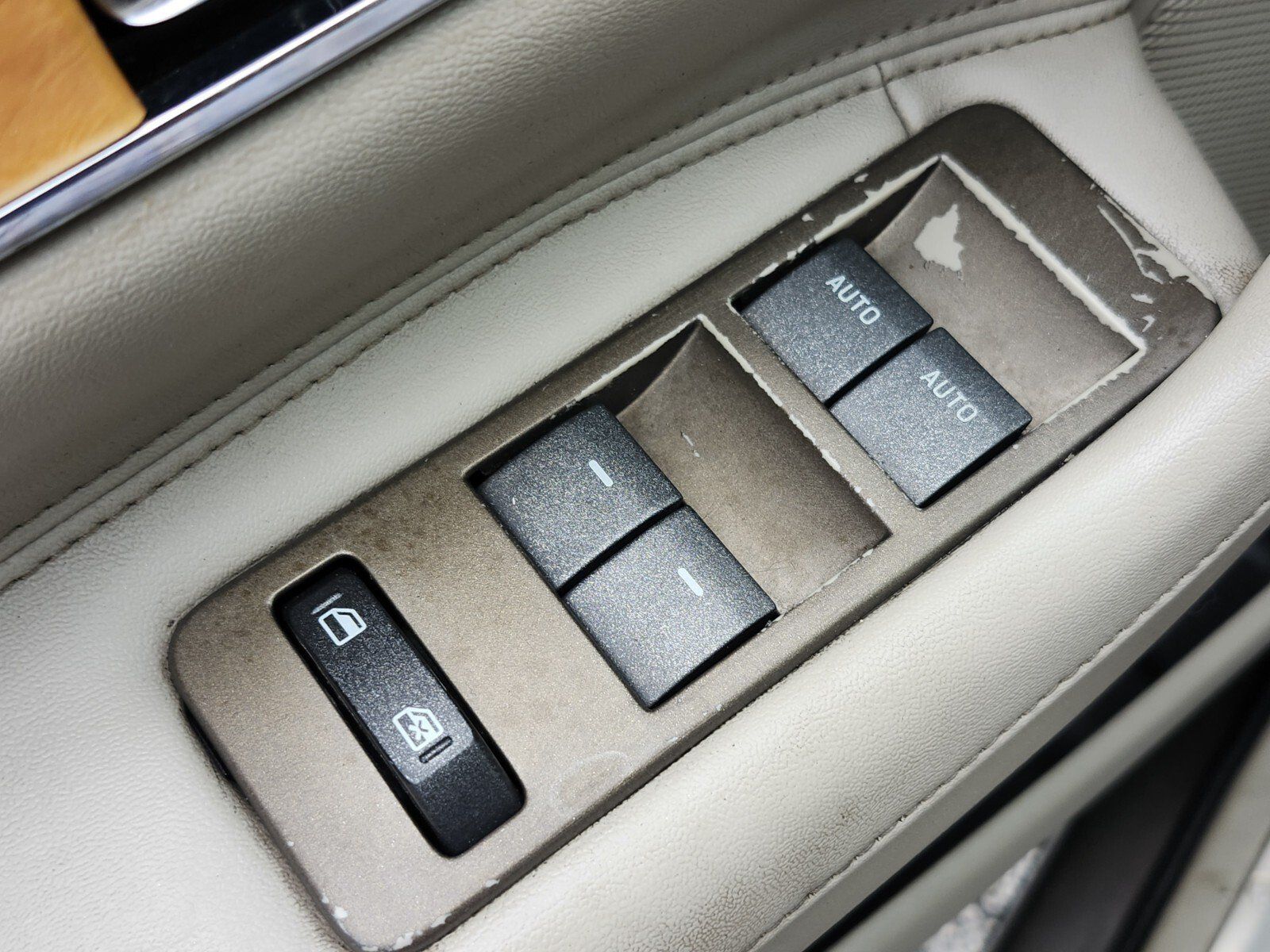Used 2011 Lincoln MKX 2WD w/ 102A Rapid Spec Order Code image 27