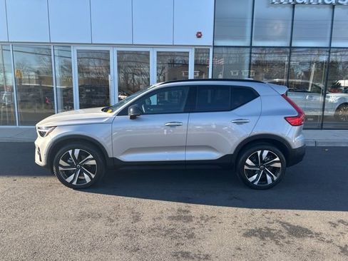 Certified 2025 Volvo XC40 B5 Plus AWD/4WD image 2