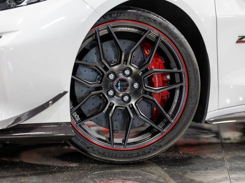 Used 2023 Chevrolet Corvette Z06 w/ Z07 Performance Package RWD image 4