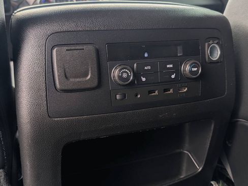 Used 2019 Chevrolet Suburban Premier AWD/4WD image 24