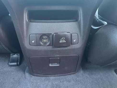 Used 2018 Kia Sedona SX Limited image 9