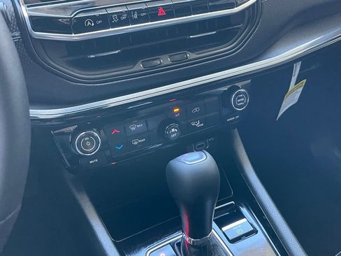 New 2026 Jeep Compass Latitude AWD/4WD image 19