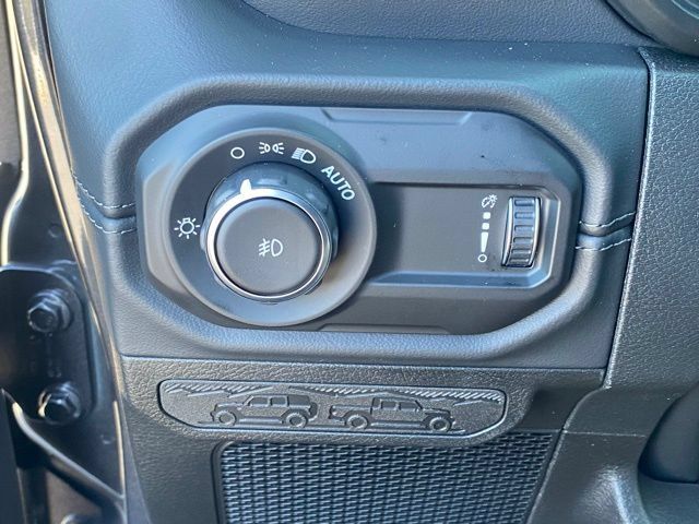New 2025 Jeep Wrangler Unlimited Sahara AWD/4WD image 28