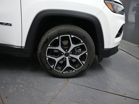 Used 2025 Jeep Compass Limited AWD/4WD image 18