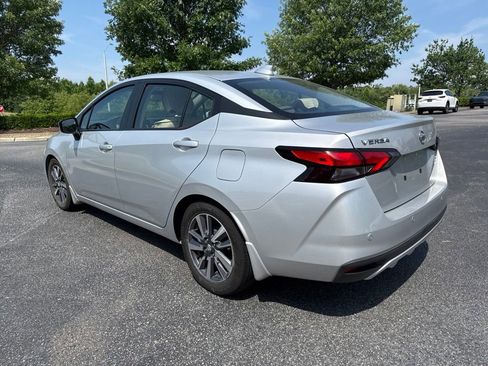 Used 2020 Nissan Versa SV FWD image 4