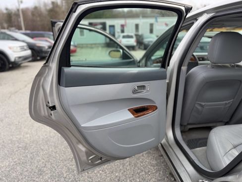 Used 2006 Buick LaCrosse CXL w/ Driver Confidence Package image 19