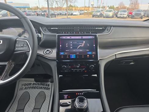 Used 2024 Jeep Grand Cherokee Limited image 18