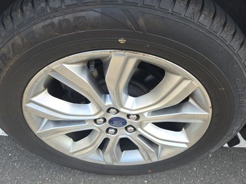 Used 2019 Ford Edge Titanium w/ Equipment Group 301A AWD/4WD image 24