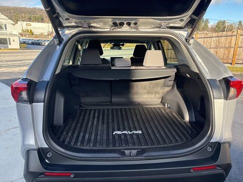 Used 2022 Toyota RAV4 XLE w/ Convenience Package image 19