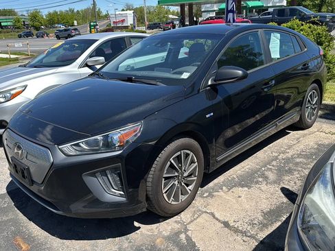 Used 2020 Hyundai Ioniq SE FWD image 2