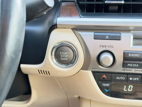 Used 2015 Lexus ES 350 w/ Luxury Package FWD image 21