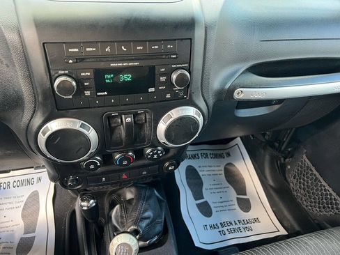 Used 2012 Jeep Wrangler Rubicon w/ PWR Convenience Group image 14