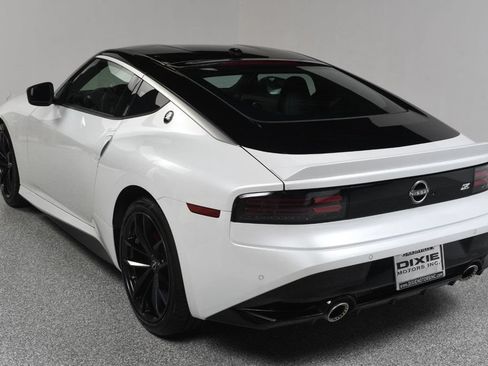 Used 2024 Nissan Z Performance w/ Floor Mat Package RWD image 8