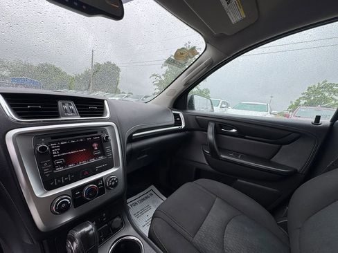 Used 2015 GMC Acadia SLE image 18