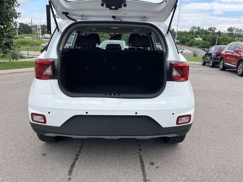 Used 2024 Hyundai Venue SEL FWD image 12
