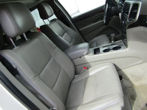 Used 2011 Jeep Grand Cherokee Laredo image 5