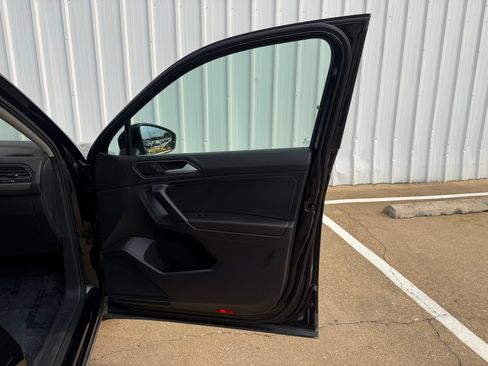 Used 2019 Volkswagen Tiguan SE w/ Panoramic Sunroof Package FWD image 28