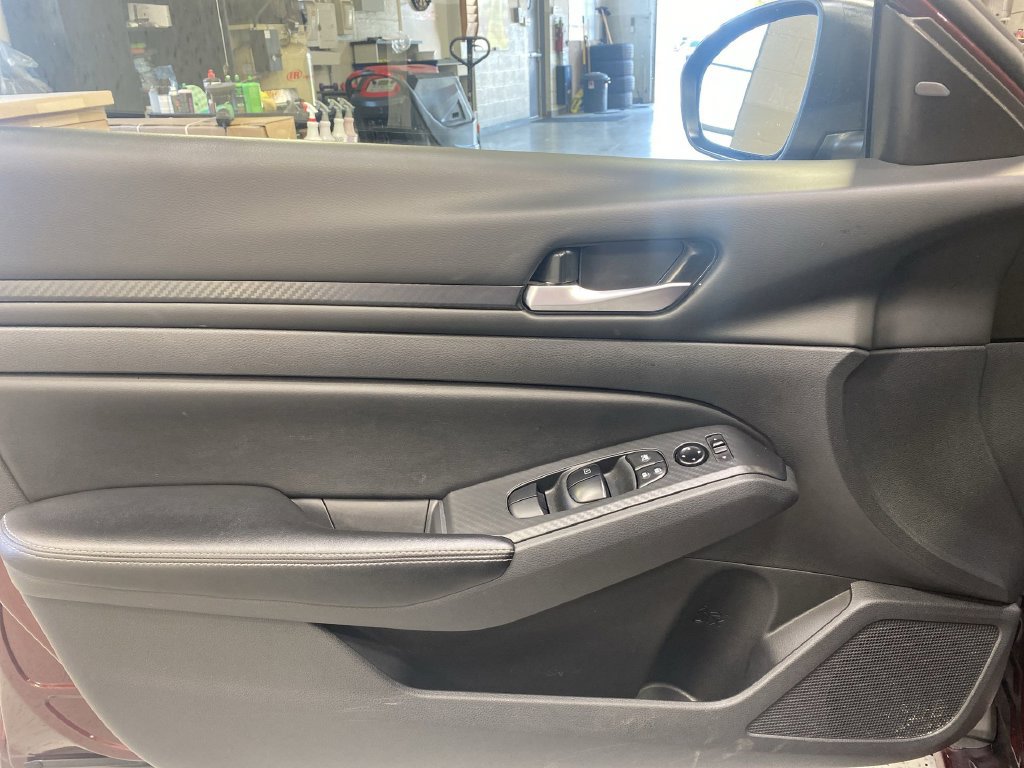 Used 2025 Nissan Altima 2.5 SV FWD image 30
