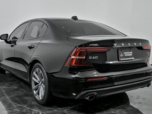 Used 2021 Volvo S60 T6 Momentum w/ Premium Package image 8