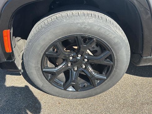 Used 2024 Jeep Wagoneer Series II image 9