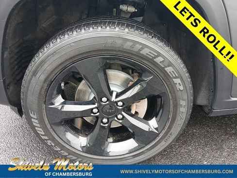 Certified 2023 Jeep Grand Cherokee Altitude image 2