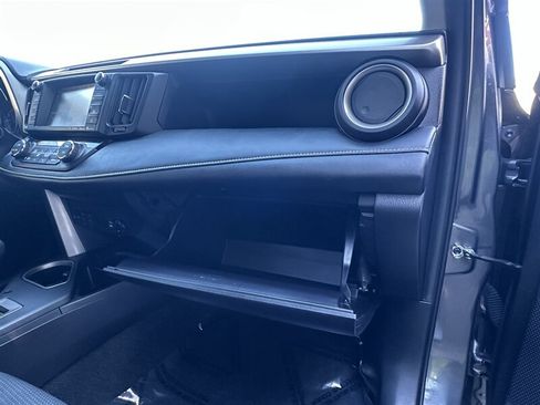 Used 2018 Toyota RAV4 XLE AWD/4WD image 37