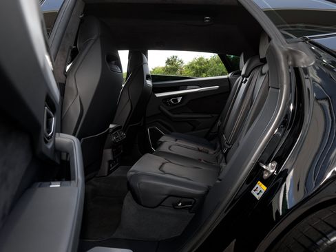 Used 2022 Lamborghini Urus AWD/4WD image 33