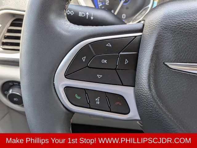 Certified 2022 Chrysler Pacifica Touring-L w/ Uconnect Theater Family Group FWD image 24