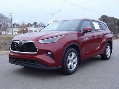 Used 2023 Toyota Highlander LE