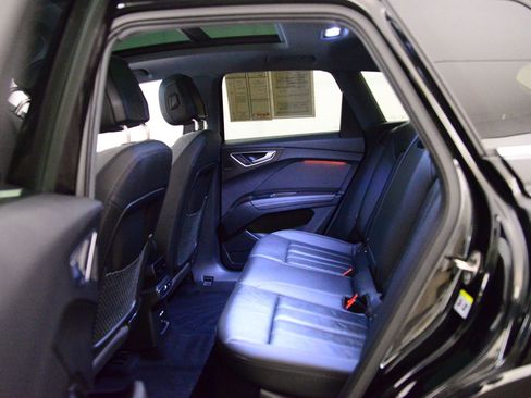 Used 2023 Audi Q4 e-tron Premium Plus w/ Premium Plus image 11