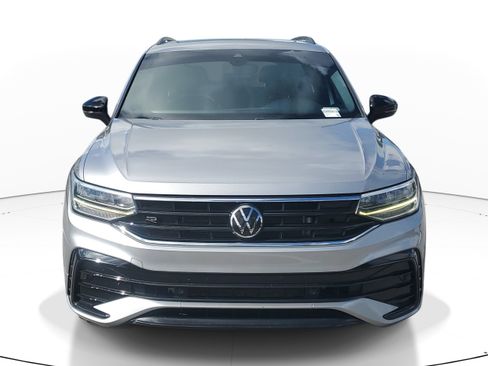 Used 2022 Volkswagen Tiguan SE R-Line FWD image 3