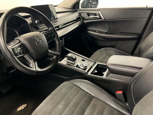 Used 2024 Mitsubishi Outlander FWD image 15