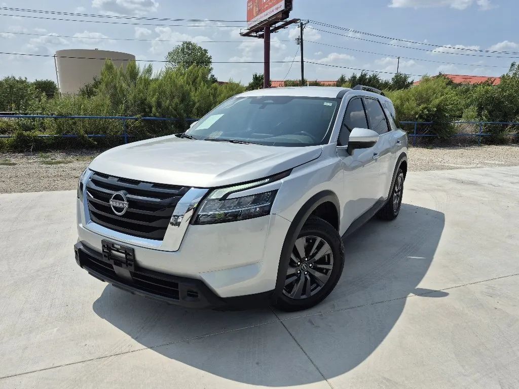 Used 2022 Nissan Pathfinder SV AWD/4WD image 1
