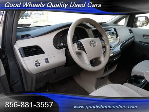 Used 2014 Toyota Sienna LE FWD image 12