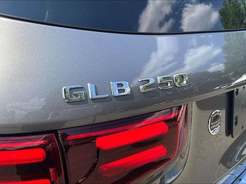Used 2026 Mercedes-Benz GLB 250 4MATIC image 8