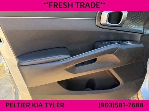 Used 2021 Kia Sorento LX image 15