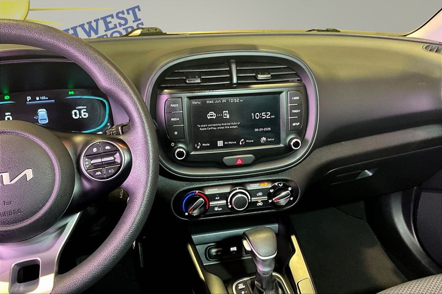 Used 2025 Kia Soul LX w/ LX Technology Package FWD image 10