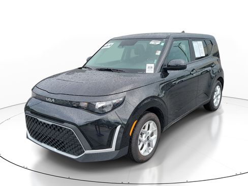 Certified 2025 Kia Soul LX w/ LX Technology Package FWD image 3